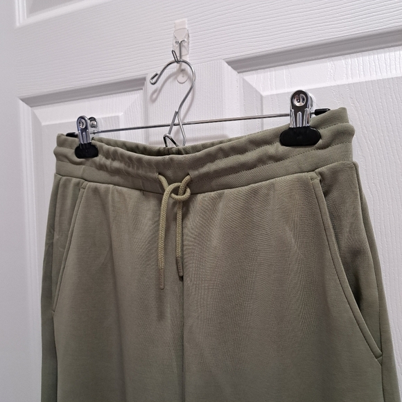 New! Bench Joggers Women's Size Medium Green Pull On Wide Leg Pant Sueded Jogger - Picture 3 of 9